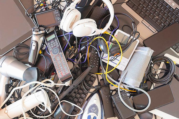 從俯視圖看電子廢棄物的價值重構(gòu) 舊電腦、平板與手機(jī)的破損技術(shù)咨詢指南